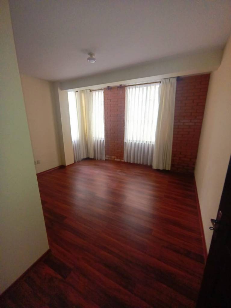 Departamento en Alto Irpavi en La Paz 3 dormitorios 3 baños  Foto 7