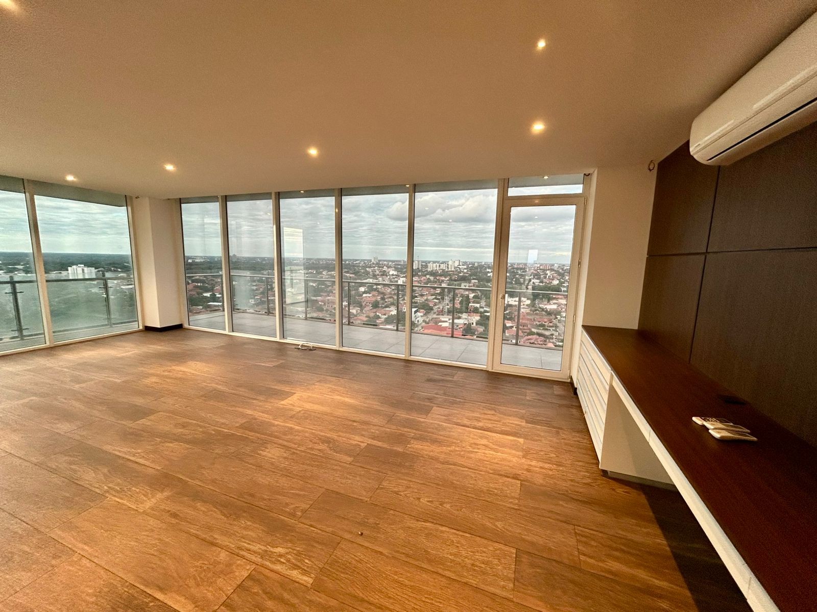 En Venta a $us 900,000 Foto 9