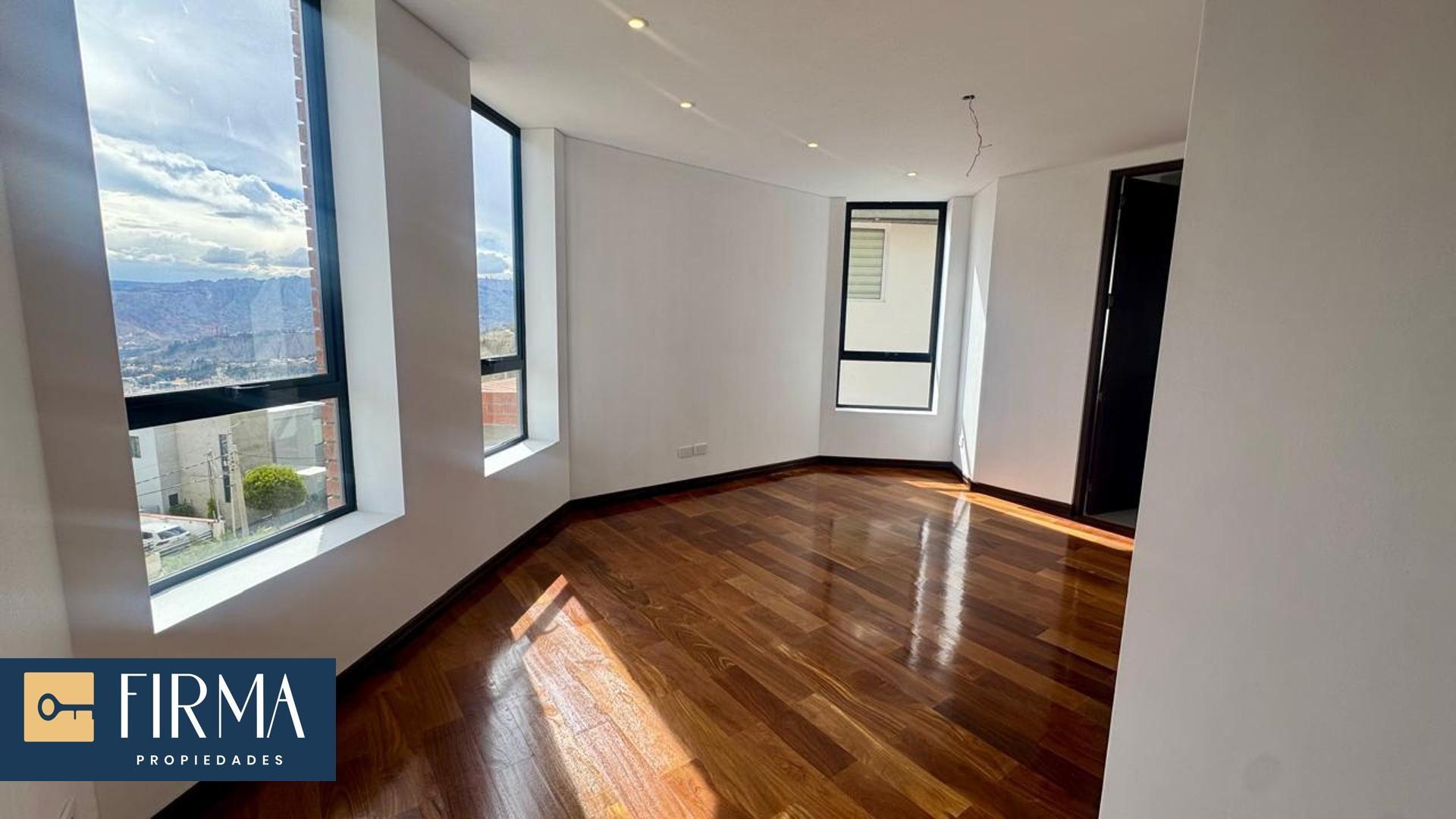 Casa en Achumani en La Paz 4 dormitorios 6 baños 2 parqueos Foto 15