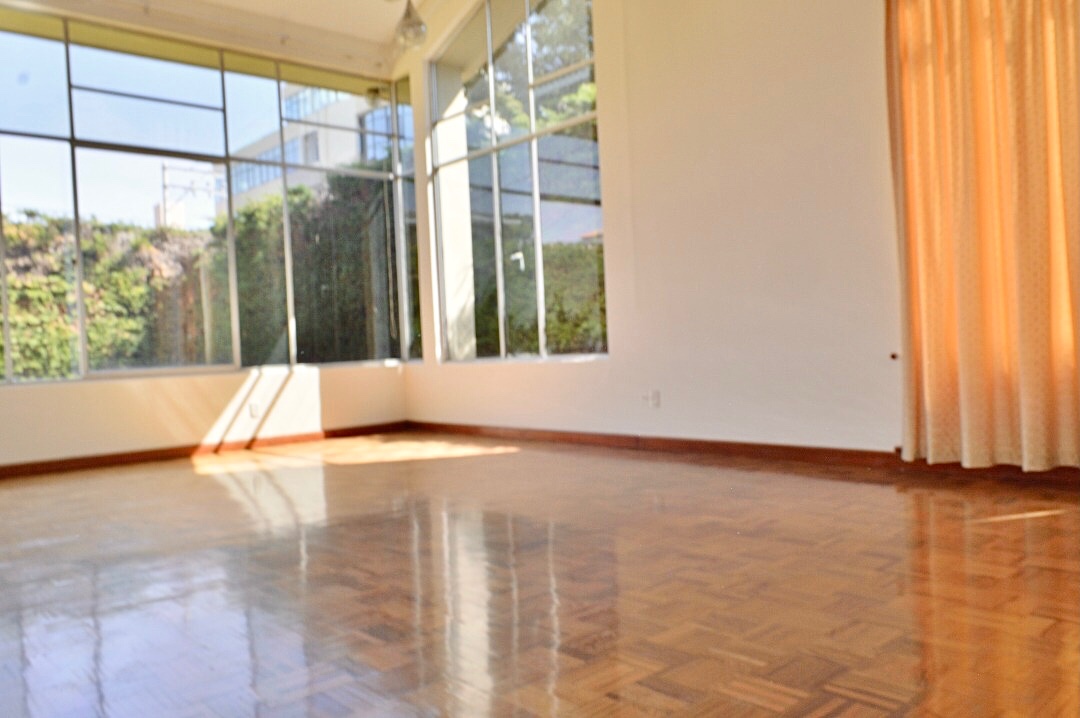 Casa CASA DE 5 DORMITORIOS EN ALQUILER, CALACOTO. PARA VIVIENDA Y OFICINA Foto 4