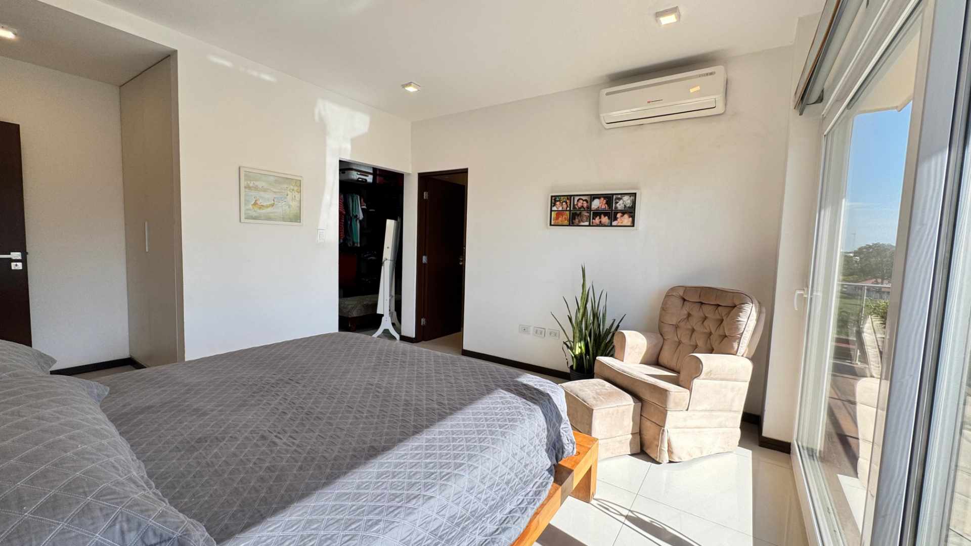 Departamento en Entre 8vo y 9no anillo Norte en Santa Cruz de la Sierra 4 dormitorios 4 baños 2 parqueos Foto 19