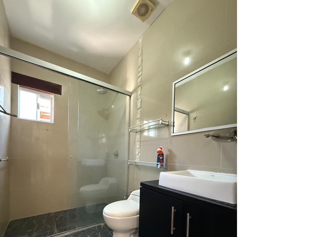 Casa en Urubó en Santa Cruz de la Sierra 4 dormitorios 3 baños 3 parqueos Foto 13