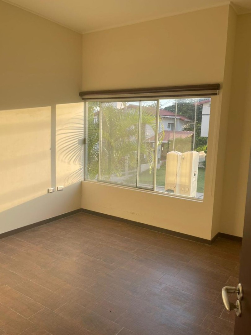 Casa en VentaURUBÓ
LOS PARQUES 2
Condominio Cerrado Foto 12