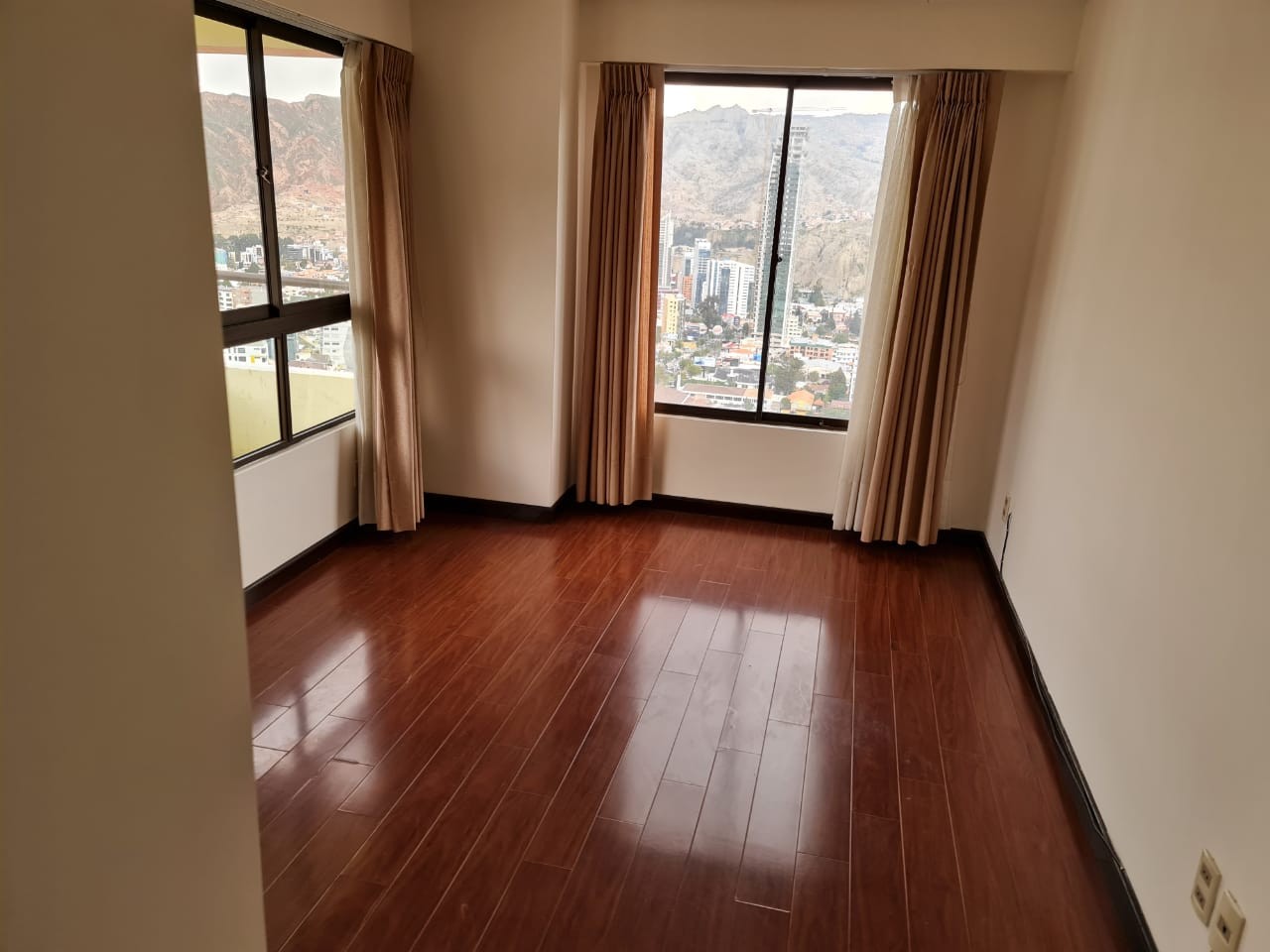 Departamento en Calacoto en La Paz 2 dormitorios 2 baños  Foto 7