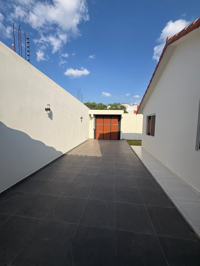 Casa en VentaZona norte, C/ Las Piñas, en plena esquina, entre  la Av. Mutualista y Alemana Foto 16