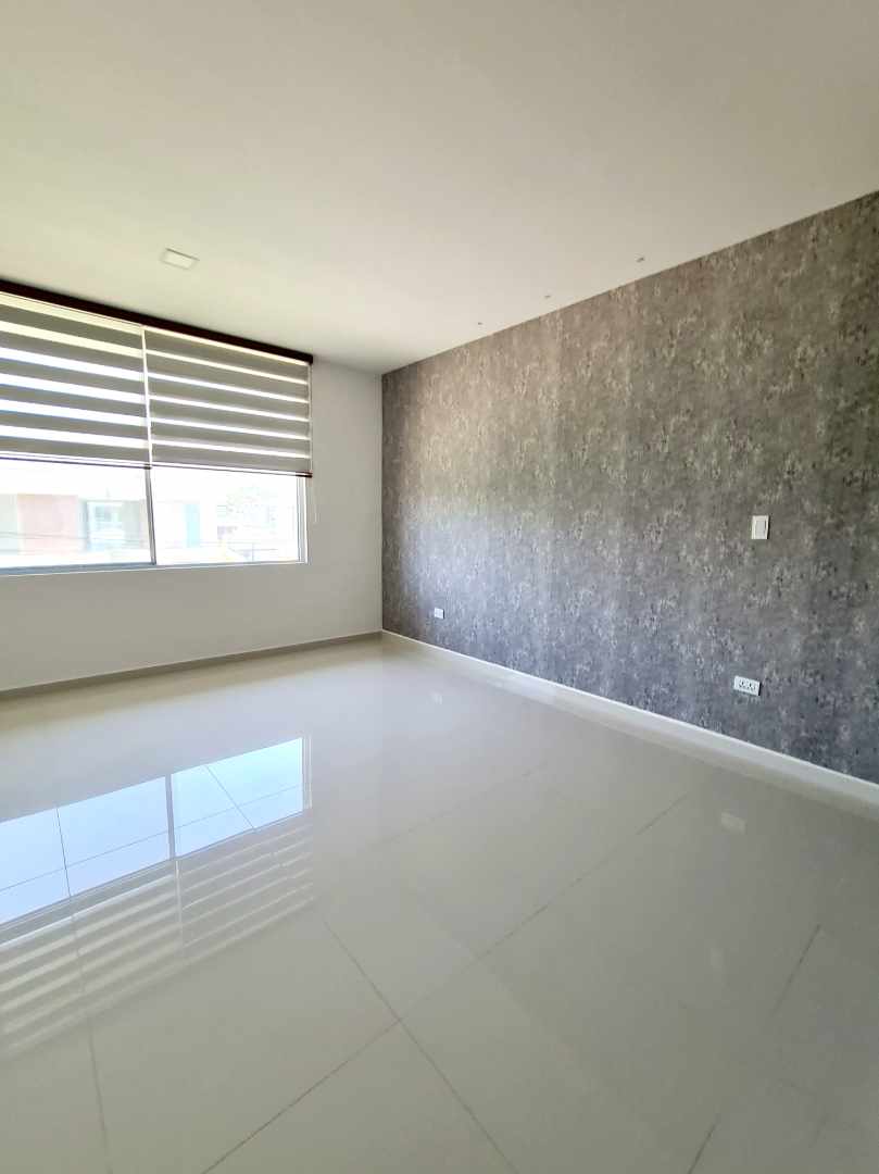 Casa en Urubó en Santa Cruz de la Sierra 4 dormitorios 5 baños 4 parqueos Foto 13