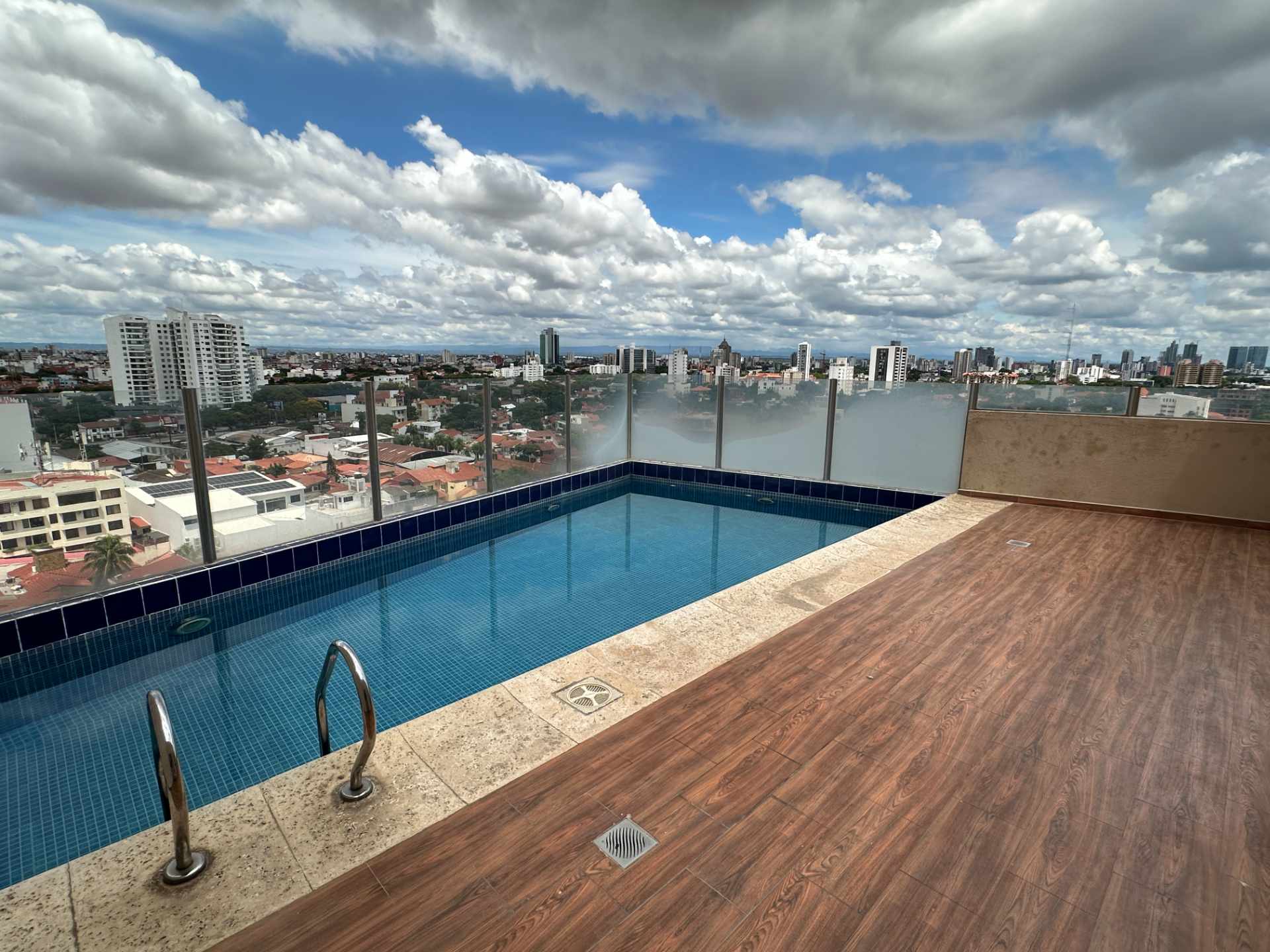 Departamento Torre Marfil piso 1. Av. Alemana entre 2do y 3er Anillo Foto 6
