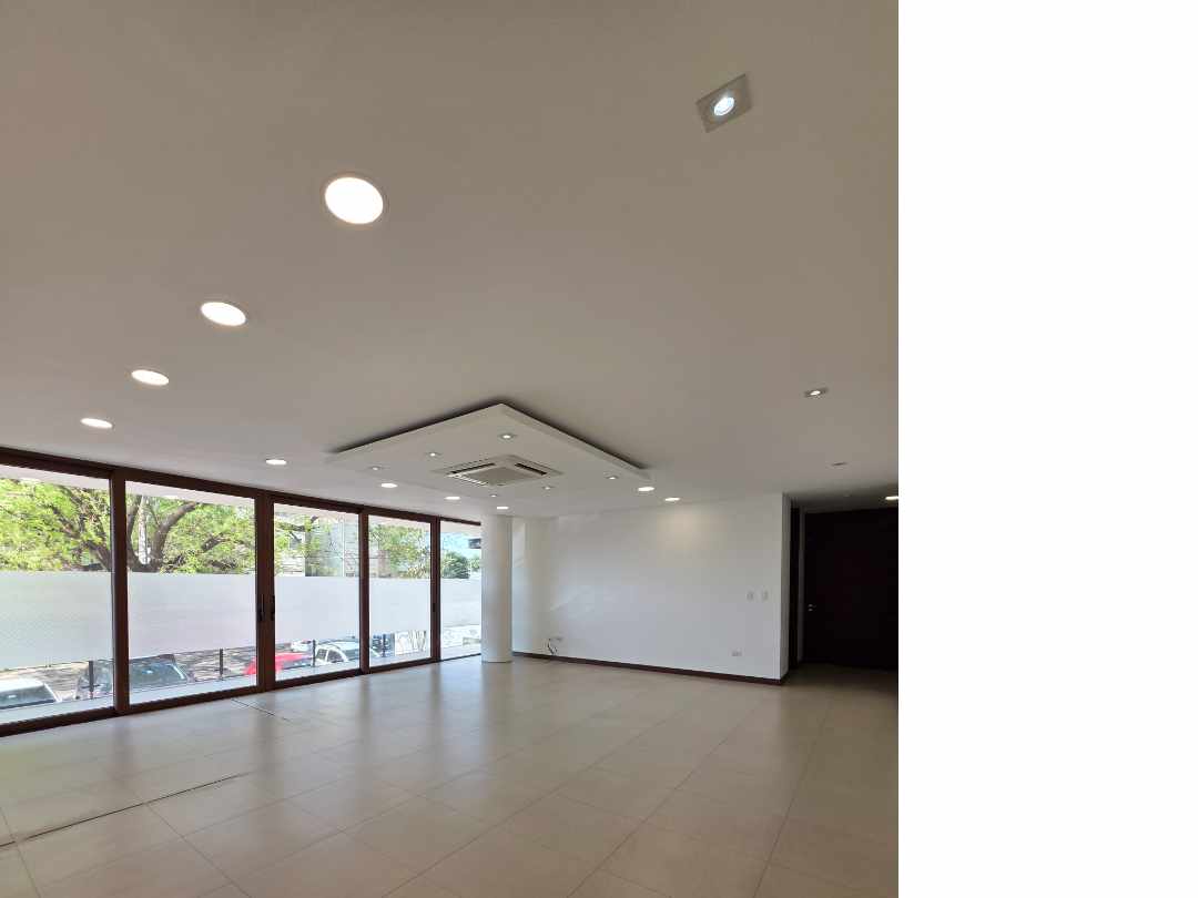 Departamento en AlquilerZona Norte 
6to. Anillo ( Av.Banzer y Beni)
Condominio Torres de  la Sierra 3 dormitorios 4 baños 1 parqueos Foto 16