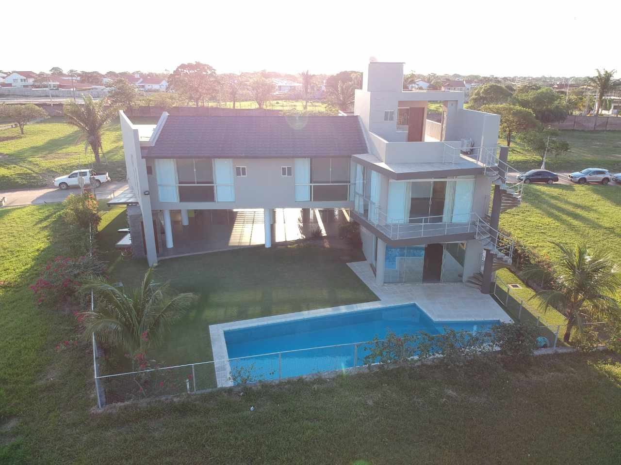 Casa en Urubó en Santa Cruz de la Sierra 5 dormitorios 5 baños 2 parqueos Foto 5