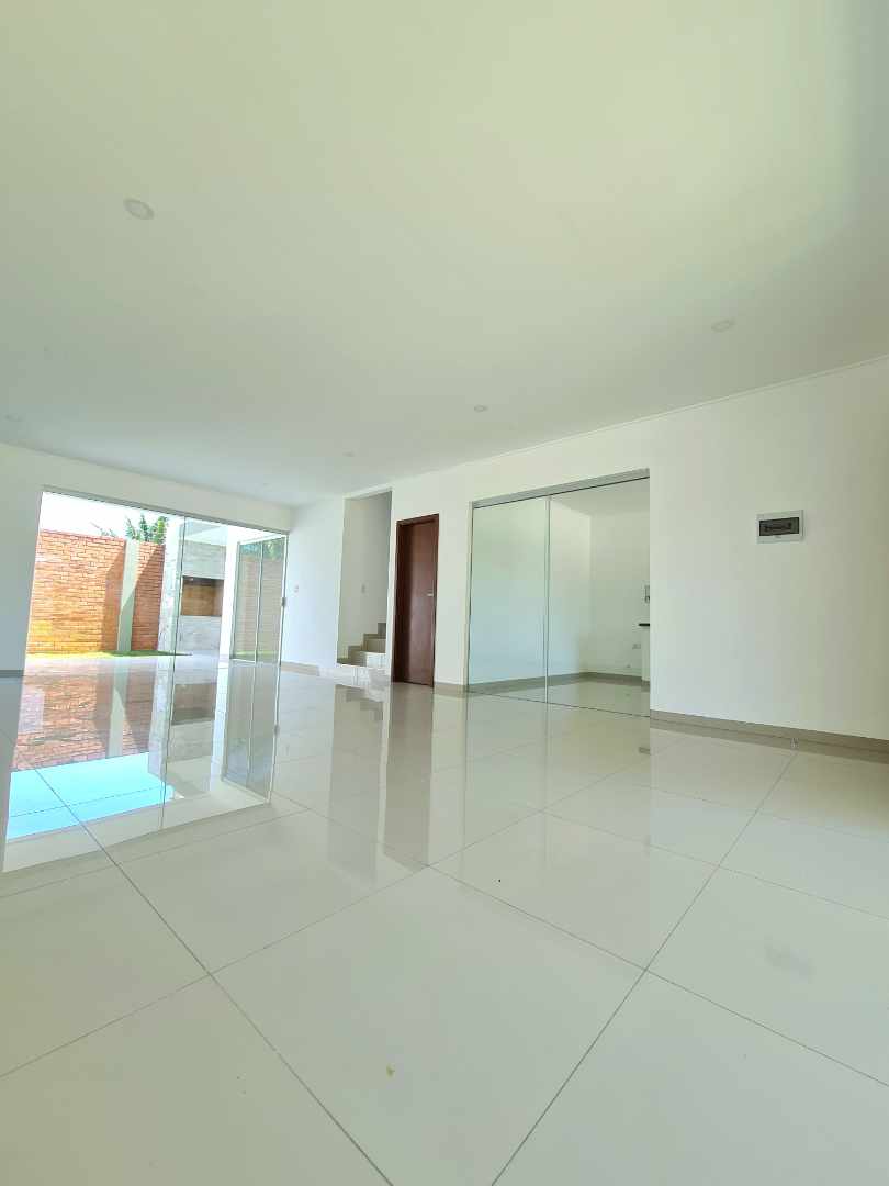 Casa Zona Norte 
km 8½ Banzer (Zona Col. Cambridge)
Condominio Las Palmeras 2 Foto 30