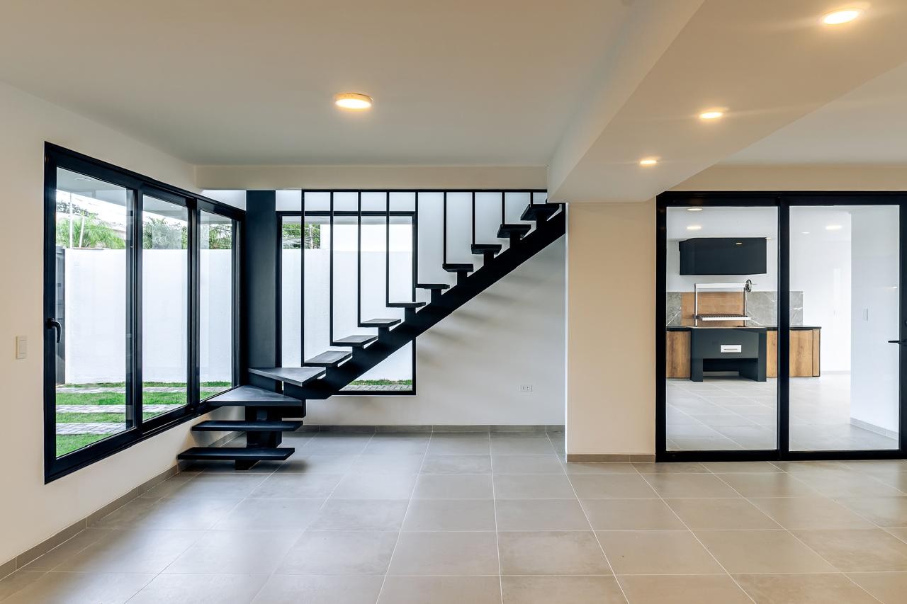 Casa Avenida Banzer - Ingreso por La Chonta Foto 5