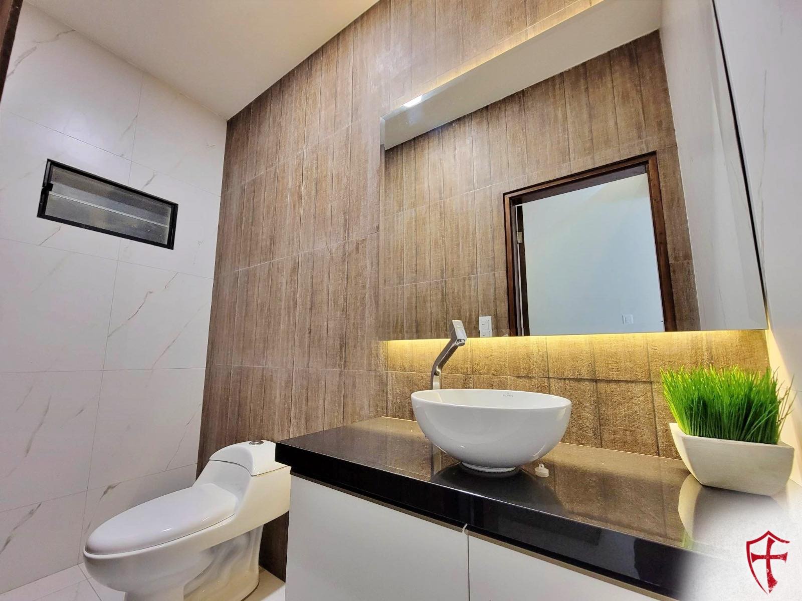 Casa Av Banzer 8vo anillo zona norte  Foto 8