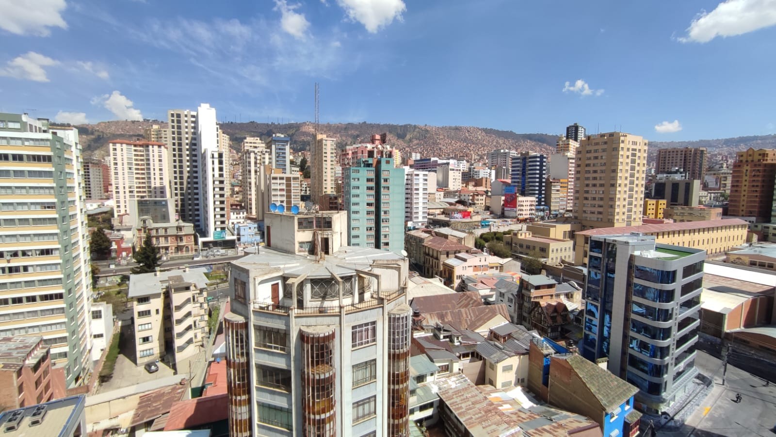 Departamento en San Jorge en La Paz 4 dormitorios 5 baños 1 parqueos Foto 3