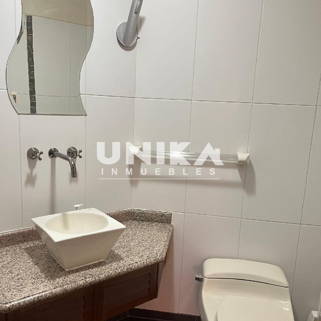 Departamento en Alquiler☀️🏢 HERMOSO DEPARTAMENTO AMOBLADO o SIN MUEBLES EN ALQUILER EN CALACOTO. 3 dormitorios 3 baños 1 parqueos Foto 6