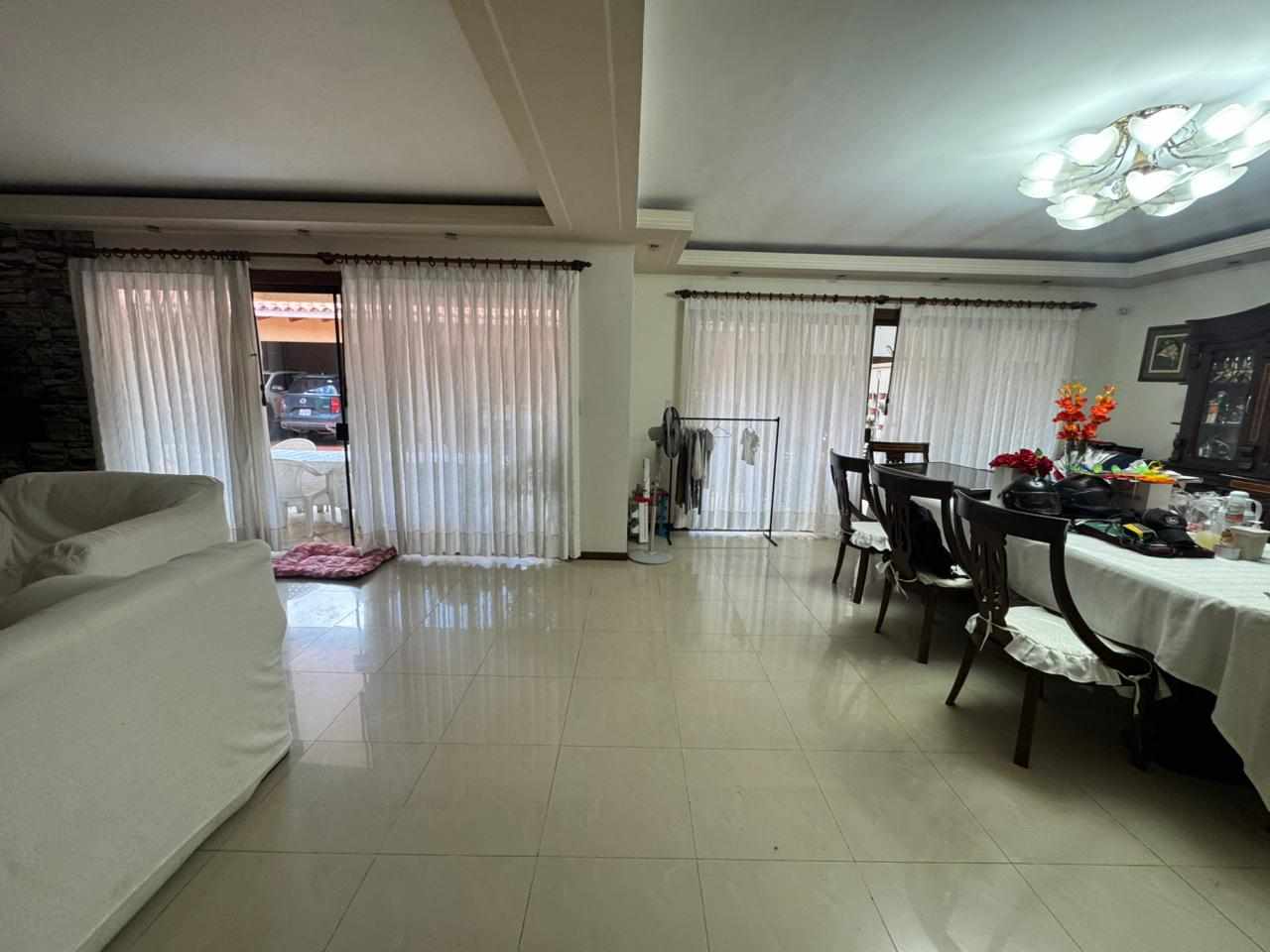 Casa en Entre 4to y 5to anillo Norte en Santa Cruz de la Sierra 3 dormitorios 3 baños 4 parqueos Foto 15