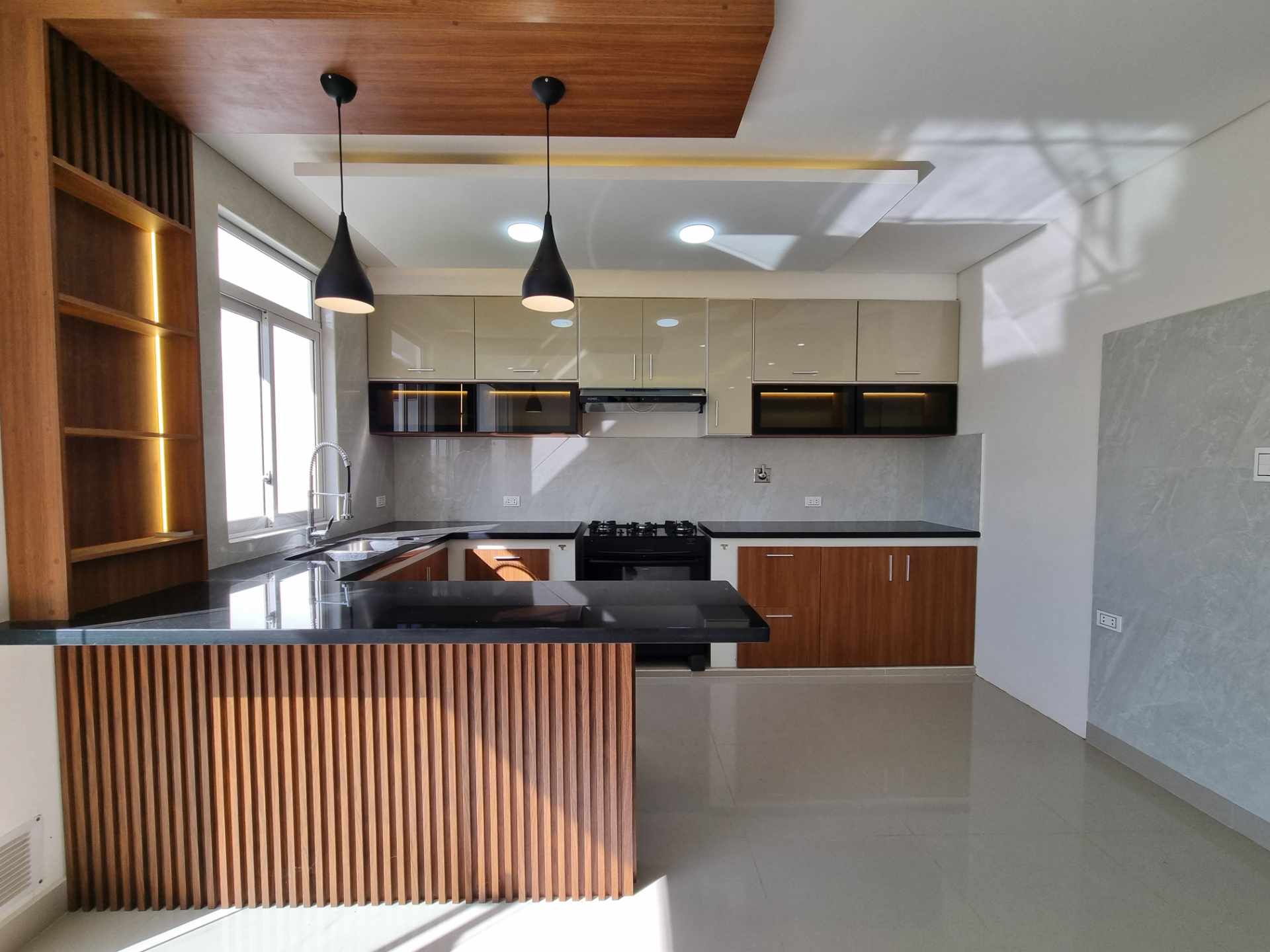 Casa en Entre 7mo y 8vo anillo Norte en Santa Cruz de la Sierra 4 dormitorios 4 baños 2 parqueos Foto 7