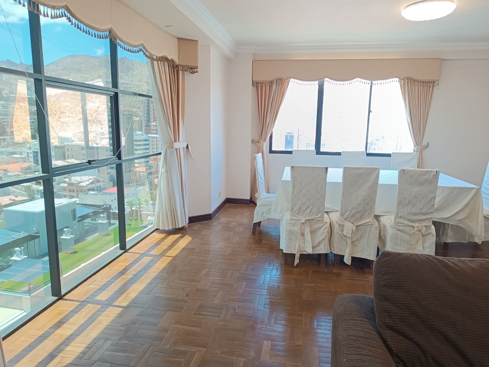 Departamento Departamento en alquiler Calacoto, en la Av. Ballivian
 Foto 1