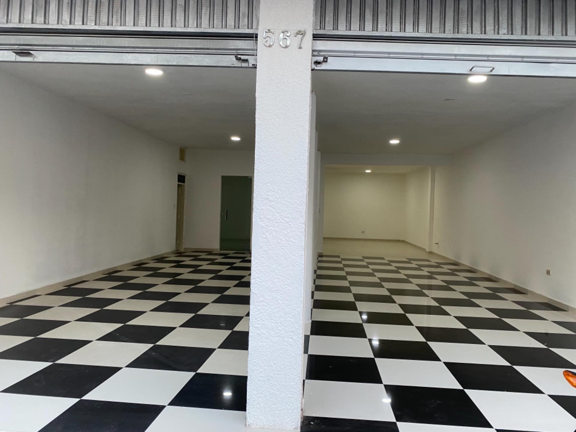 Local comercial en AlquilerAv. Busch #567 entre 1er y 2do anillo zona Cre  2 baños  Foto 6