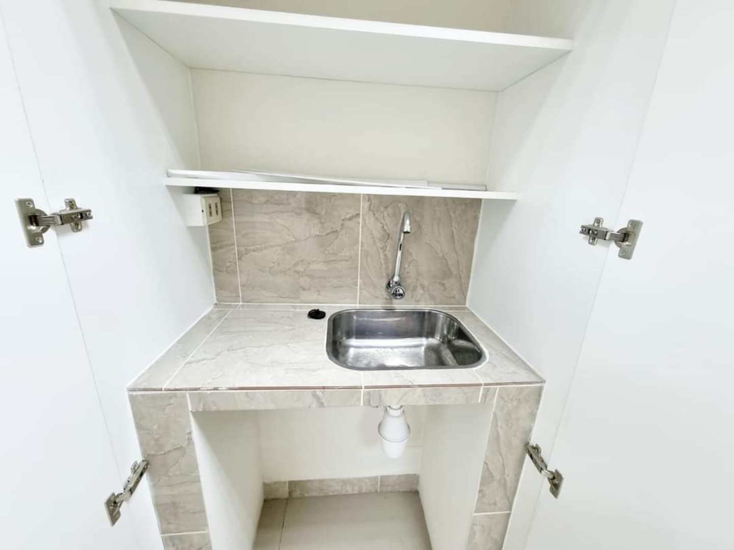 Oficina en Achumani en La Paz 1 dormitorios 2 baños  Foto 11