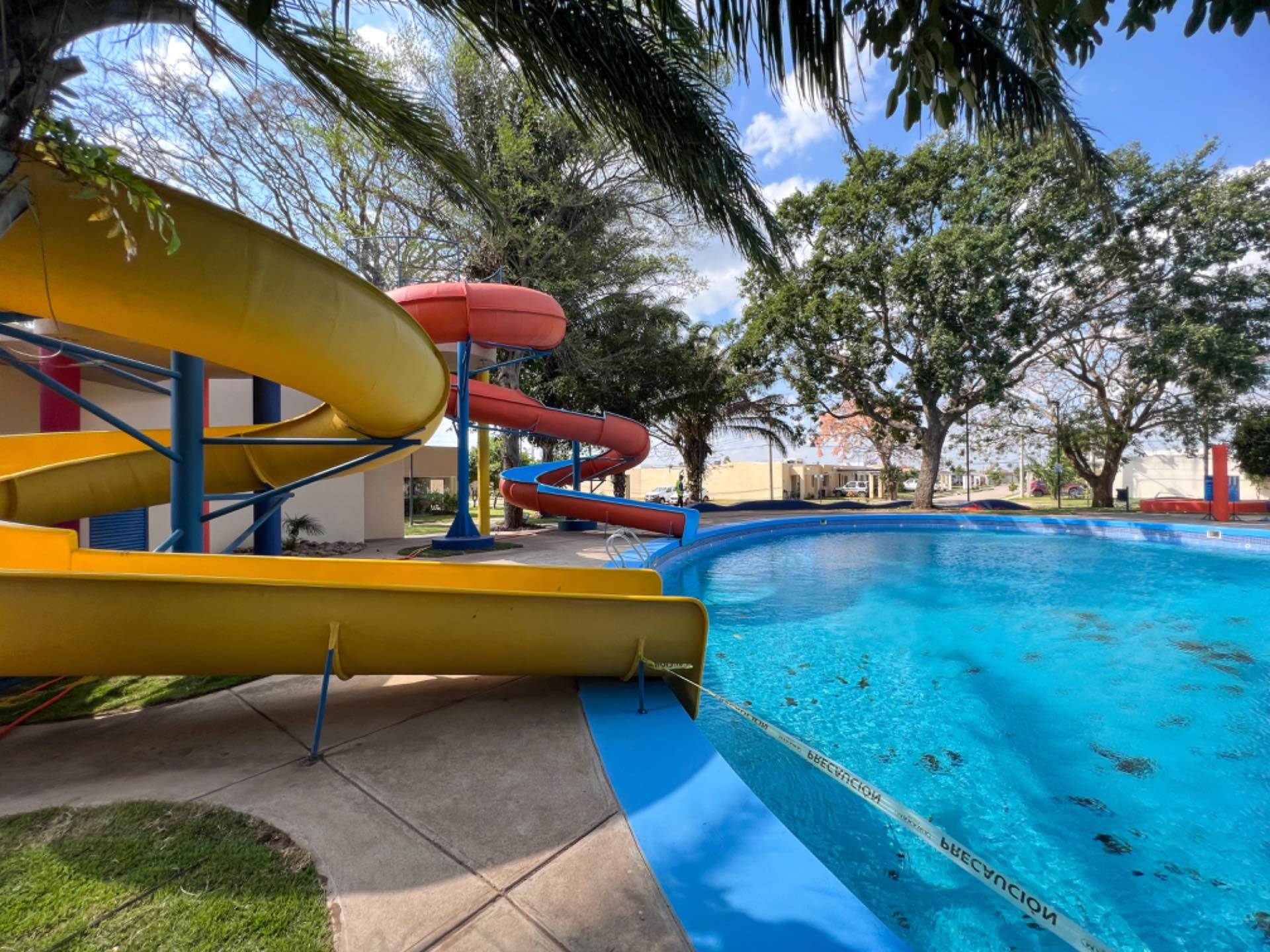 Casa en VentaAv BANZER 9no anillo  Foto 5