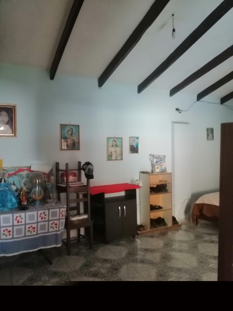 Casa en Entre 5to y 6to anillo Este en Santa Cruz de la Sierra 6 dormitorios 2 baños 4 parqueos Foto 3