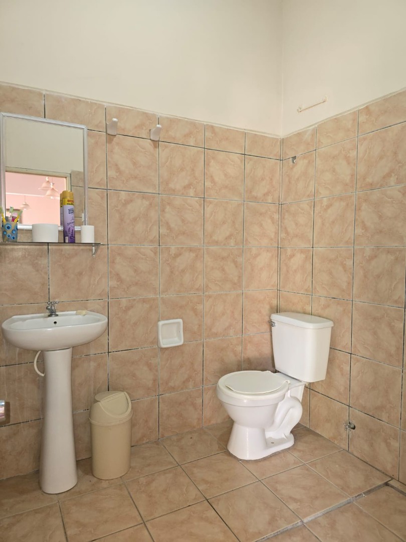 Casa en AlquilerAv. 3 Pasos al Frente, 3er anillo, entrada a la Bimodal, calle Carmelo Ortiz # 3130 2 dormitorios 2 baños 2 parqueos Foto 16
