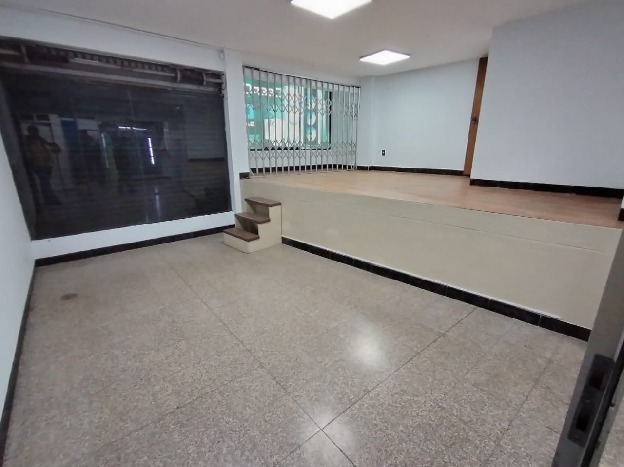 Local comercial en VentaAvenida Calatayud esquina Angelica Azcui zona 