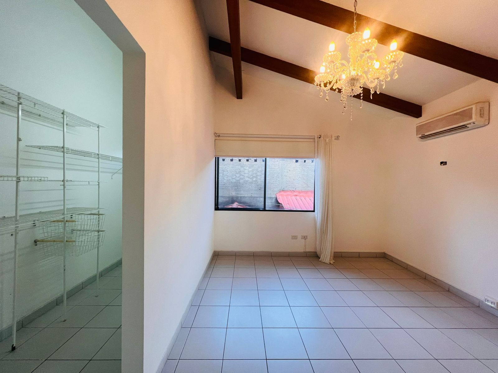 En Alquiler a $us 1,600 Foto 6