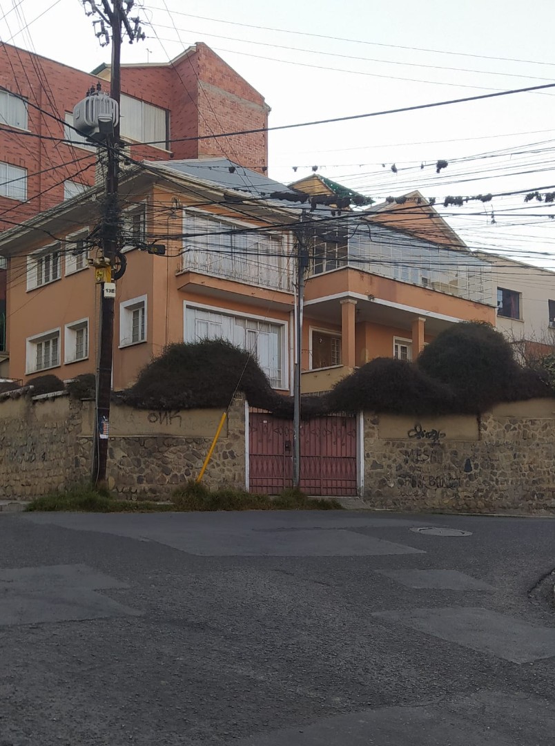 Casa en Sopocachi en La Paz 4 dormitorios 3 baños 2 parqueos Foto 2