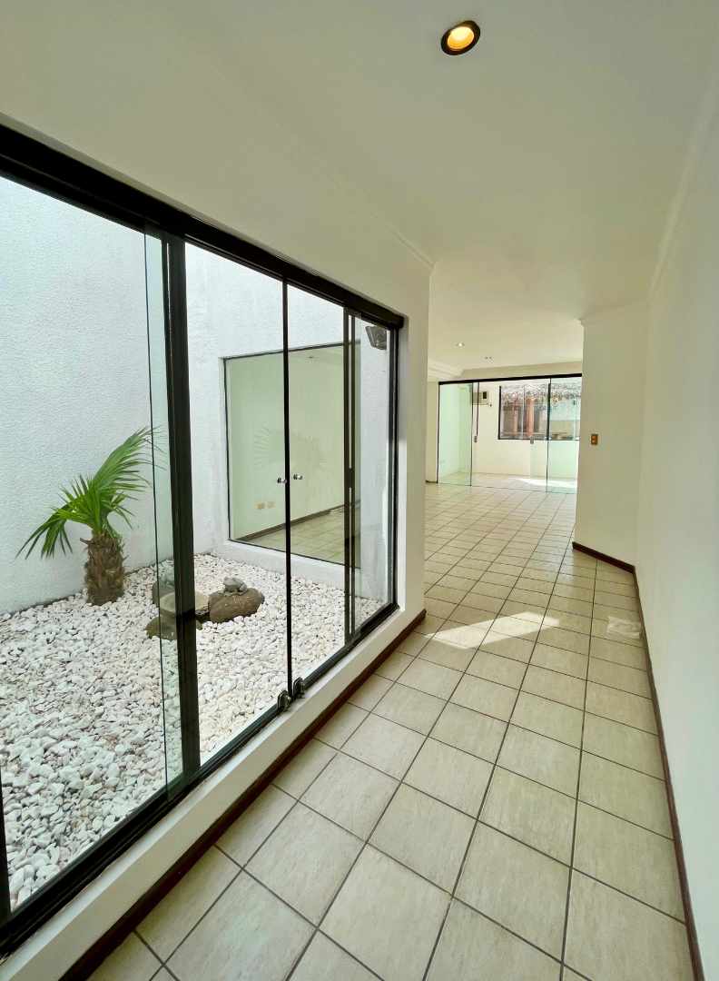 Casa CASA EN ALQUILER CALLE LOS GOMEROS EQUIPETROL Foto 4