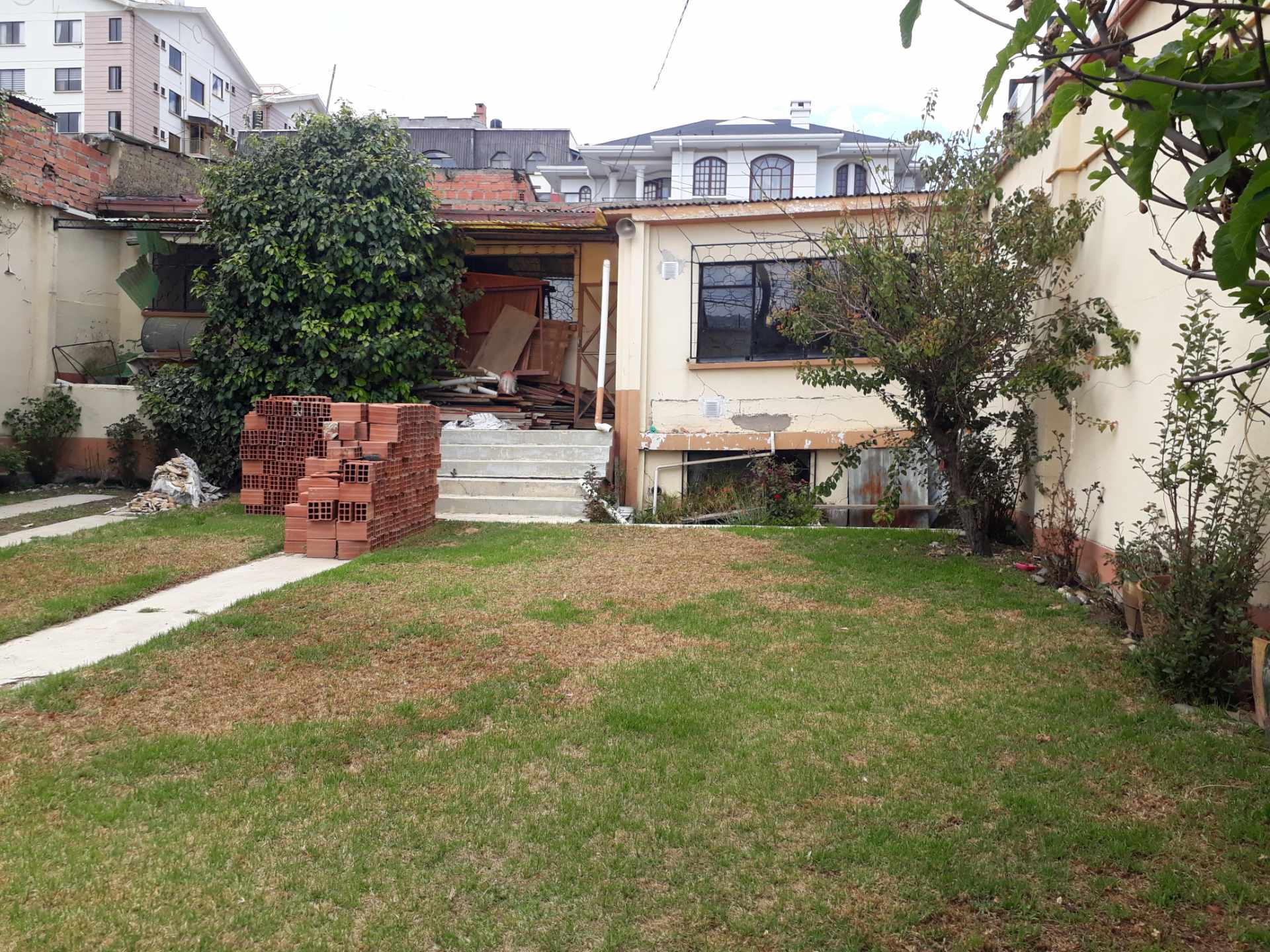 Terreno en VentaCalle 32 de cotacota y la av. las retamas    Foto 1