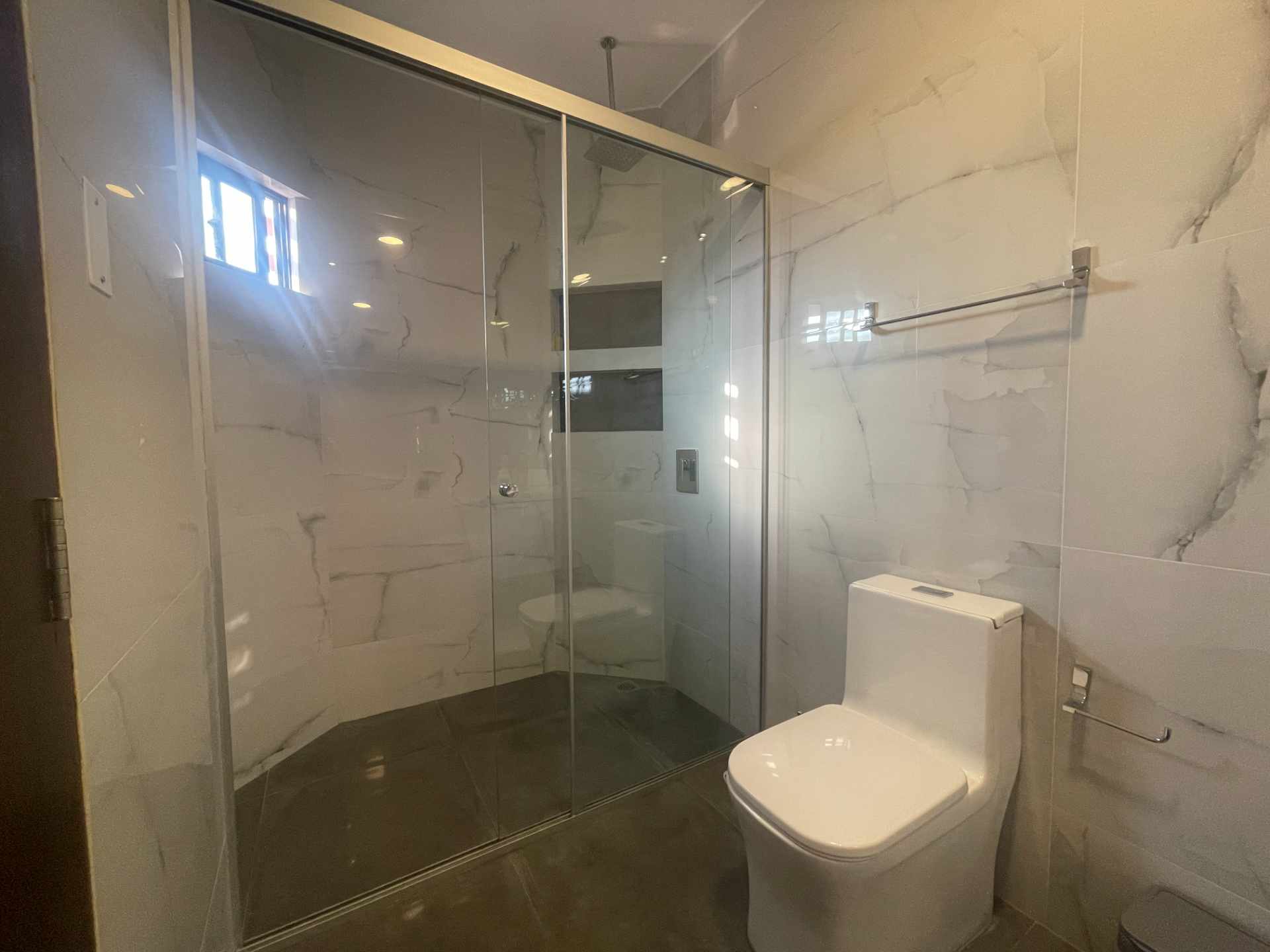 Departamento en Entre 2do y 3er anillo Este en Santa Cruz de la Sierra 3 dormitorios 3 baños 2 parqueos Foto 34