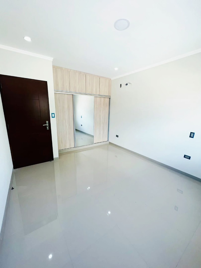 Casa en VentaAv. Alemana entre 7mo y 8vo anillo Foto 2