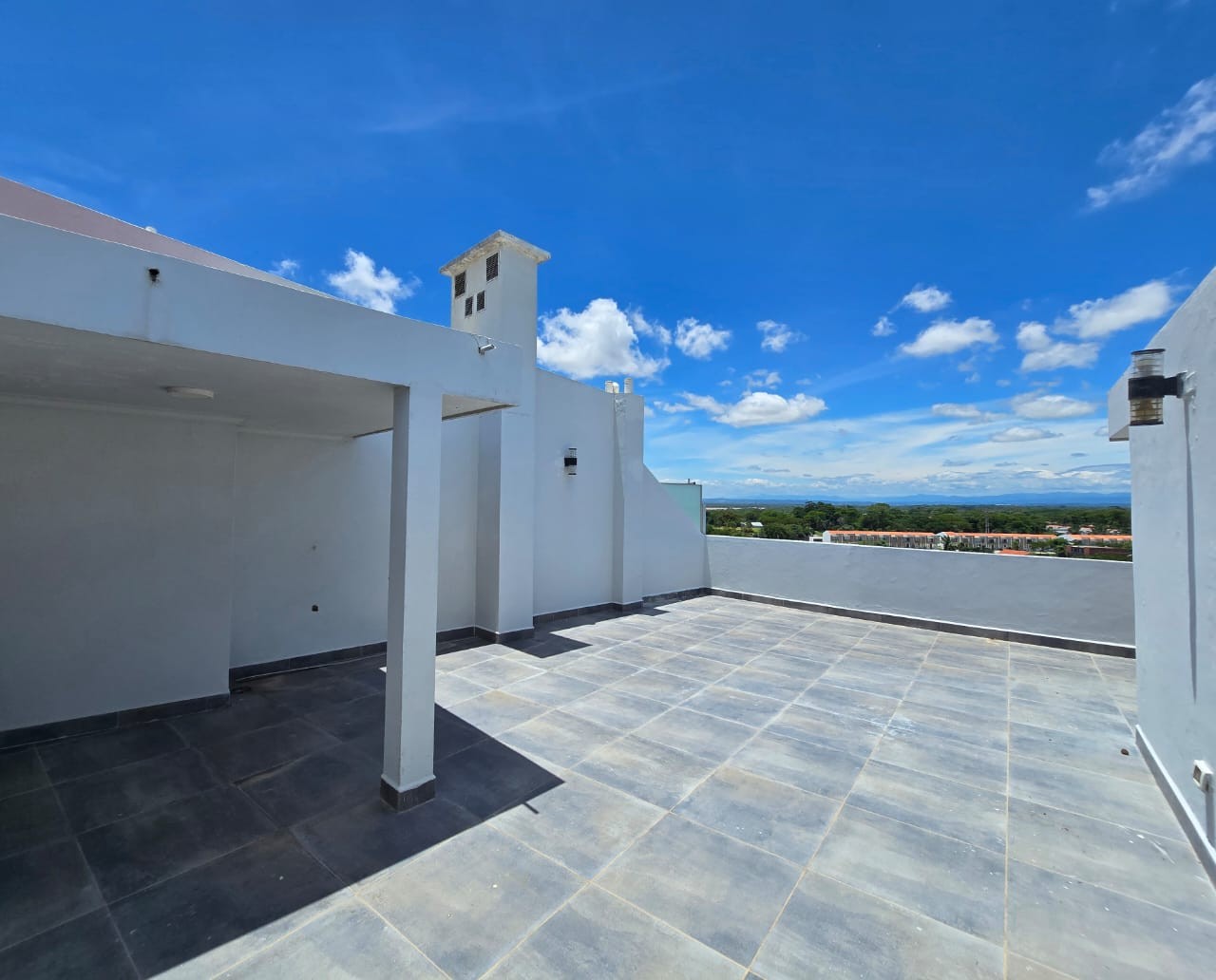 Departamento en AlquilerURUBO CONDOMINIO 360 DEPARTAMENTO TRIPLEX ALQUILER 4 dormitorios 4 baños 2 parqueos Foto 9