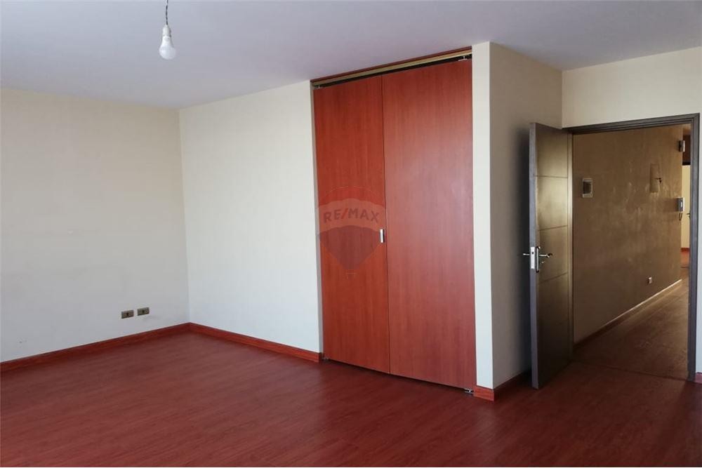 Departamento en Alquiler839 Av. America Este entre Melchor Urquidi y Av. Pando - Edificio Torres América Norte 3 dormitorios 2 baños 1 parqueos Foto 7