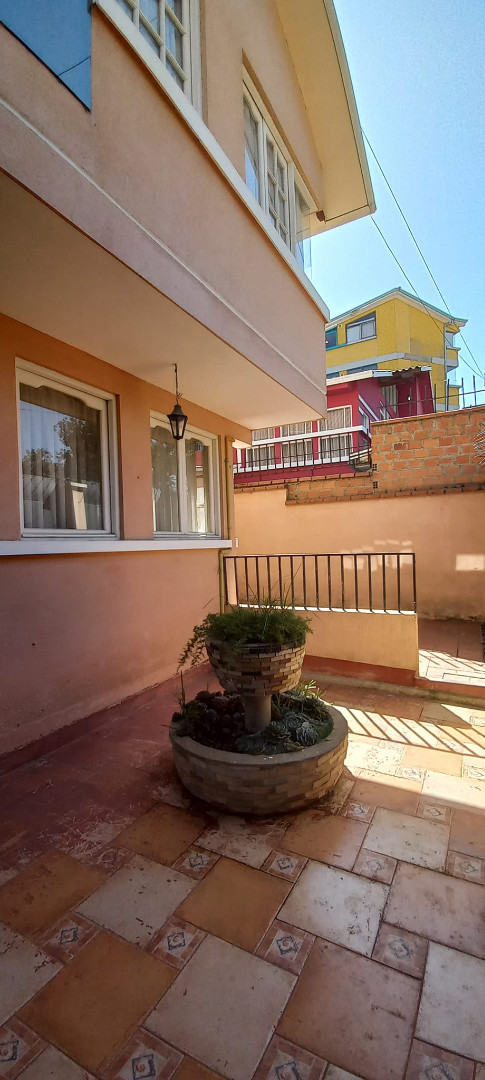 Casa en Alto Irpavi en La Paz 3 dormitorios 5 baños 2 parqueos Foto 3