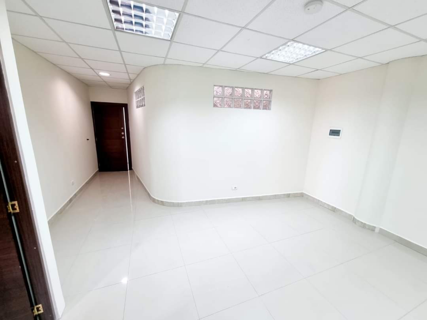 Oficina en Achumani en La Paz 1 dormitorios 2 baños  Foto 8