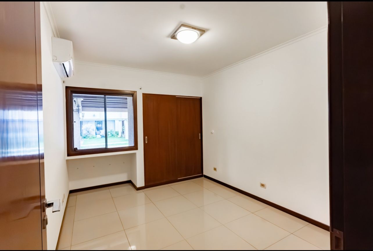 Casa en AlquilerAv. Busch, esquina 3er. anillo interno Foto 7