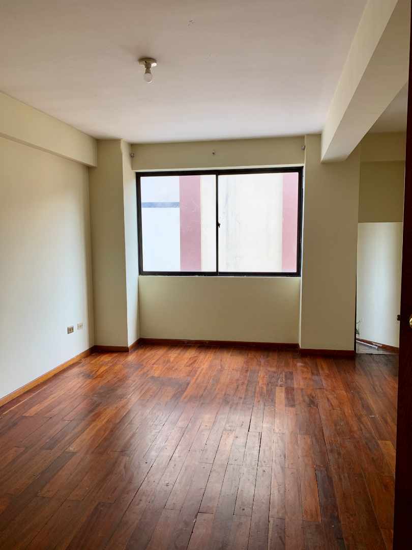 Departamento en Noroeste en Cochabamba 2 dormitorios 2 baños  Foto 2