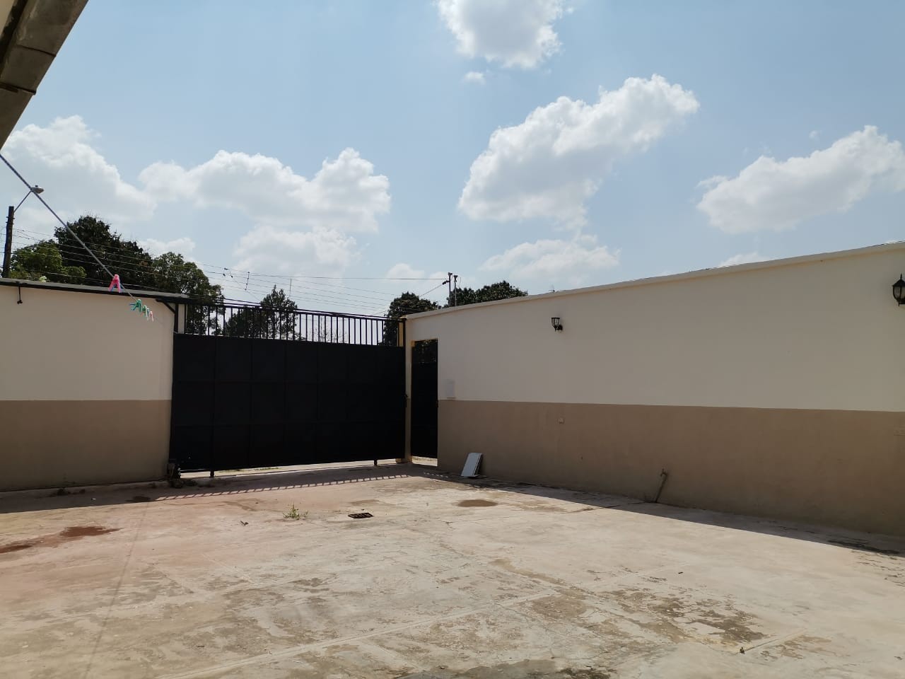 Casa en VentaAVENIDA LA CAMPANA  UNA CUADRA ANTES DEL 8VO ANILLO Y DOS CUADRAS DEL MERCADO LA CAMPANA Foto 12