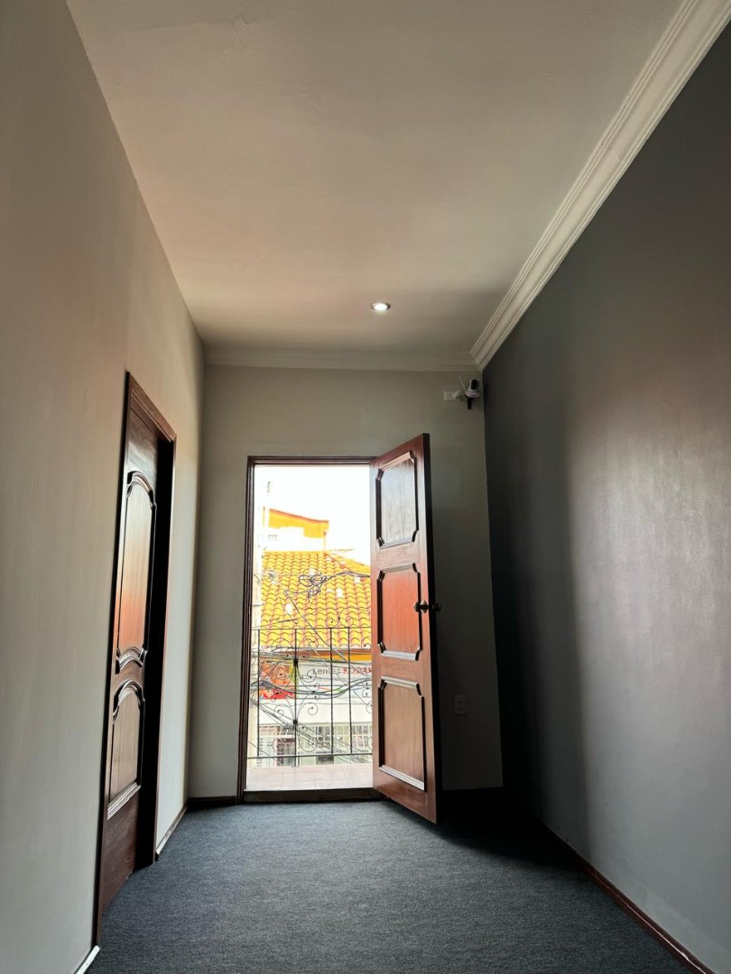 Departamento en AlquilerEn el Centro a 3 cuadras de la plaza :: Amplio dpto de 1 dorm.  1 dormitorios 1 baños  Foto 17