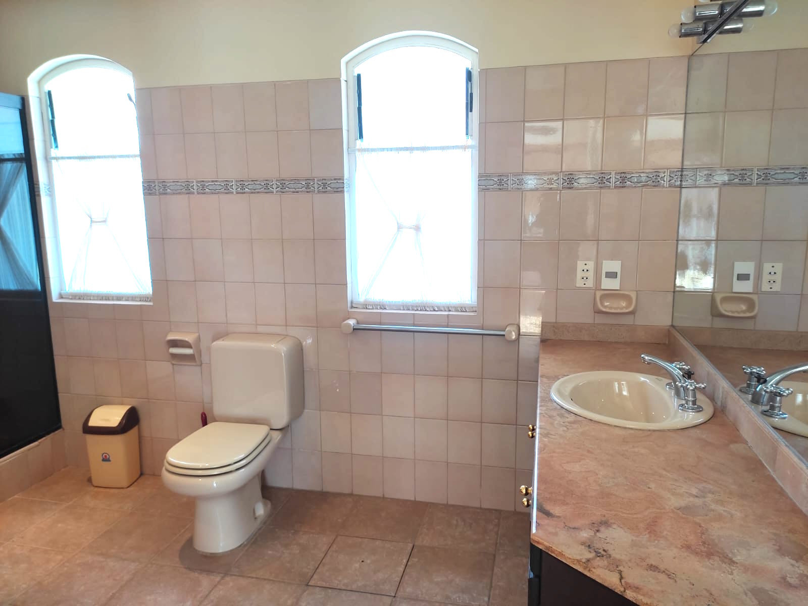 Casa en AlquilerARANJUEZ, urban. cerrada 4 dormitorios 5 baños 4 parqueos Foto 8