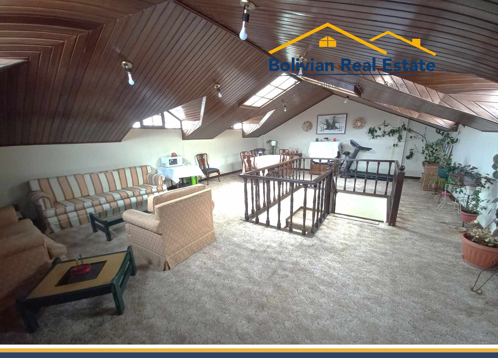 Casa en VentaEN EXCELENTE UBICACIÓN, COMODA CASA EN VENTA EN ACHUMANI 4 dormitorios 4 baños 2 parqueos Foto 1