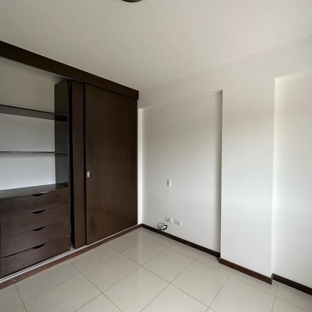 Departamento SOBRE AV BUSCH CASI 4to ANILLO Foto 8