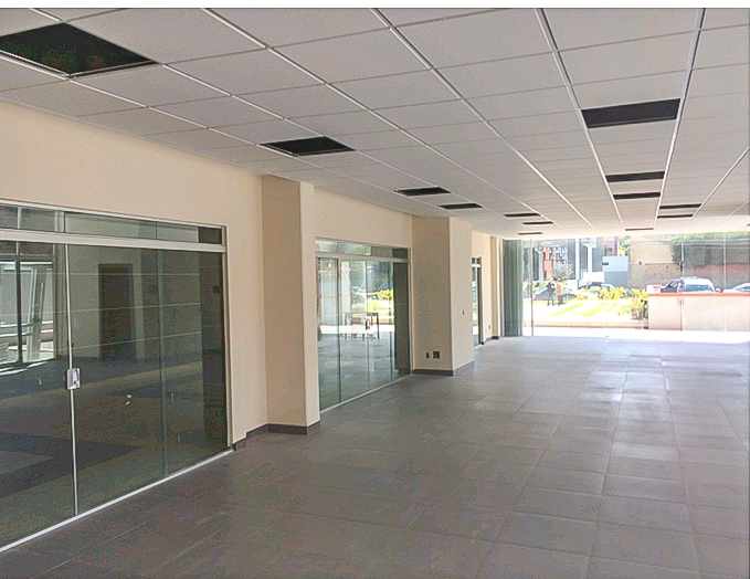 Local comercial en Calacoto en La Paz  2 baños  Foto 2