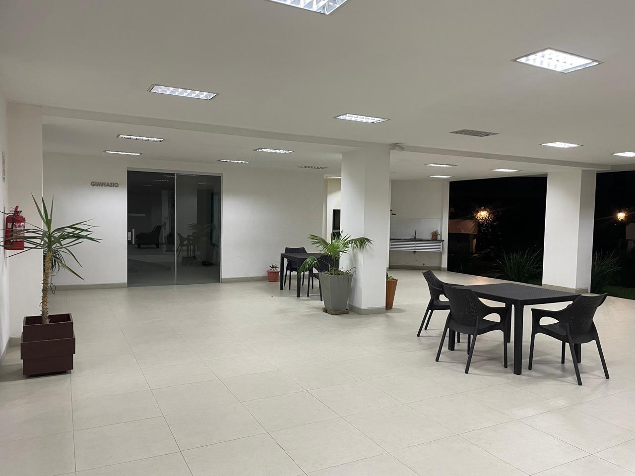 Departamento en AlquilerCalle Cochabamba, casi esquina Irala 2 dormitorios 3 baños 1 parqueos Foto 8
