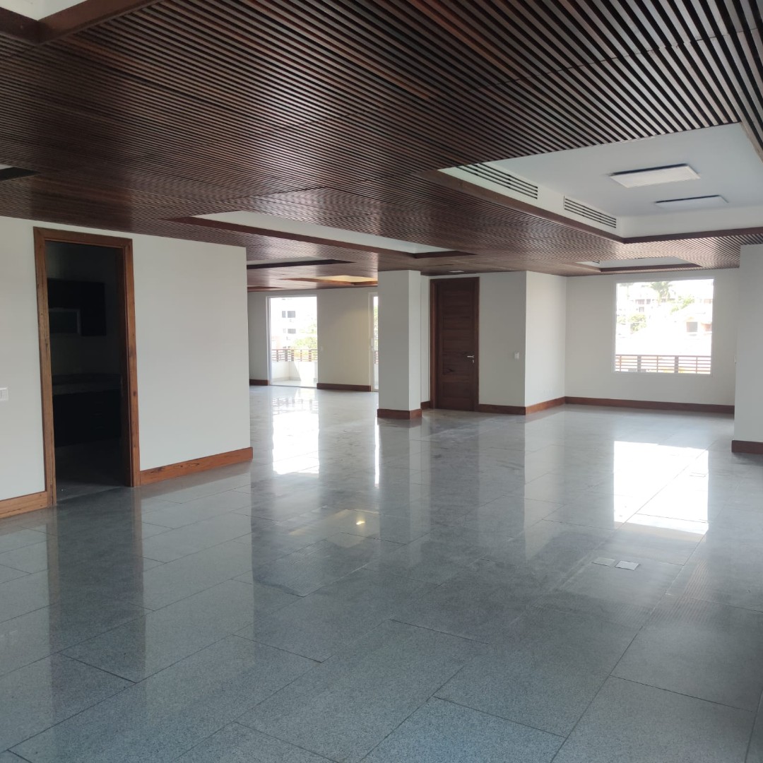 Oficina en AlquilerEQUIPETROL CALLE LOS LIRIOS ESQUINA FLAMBOYANOS 10 dormitorios 6 baños  Foto 1