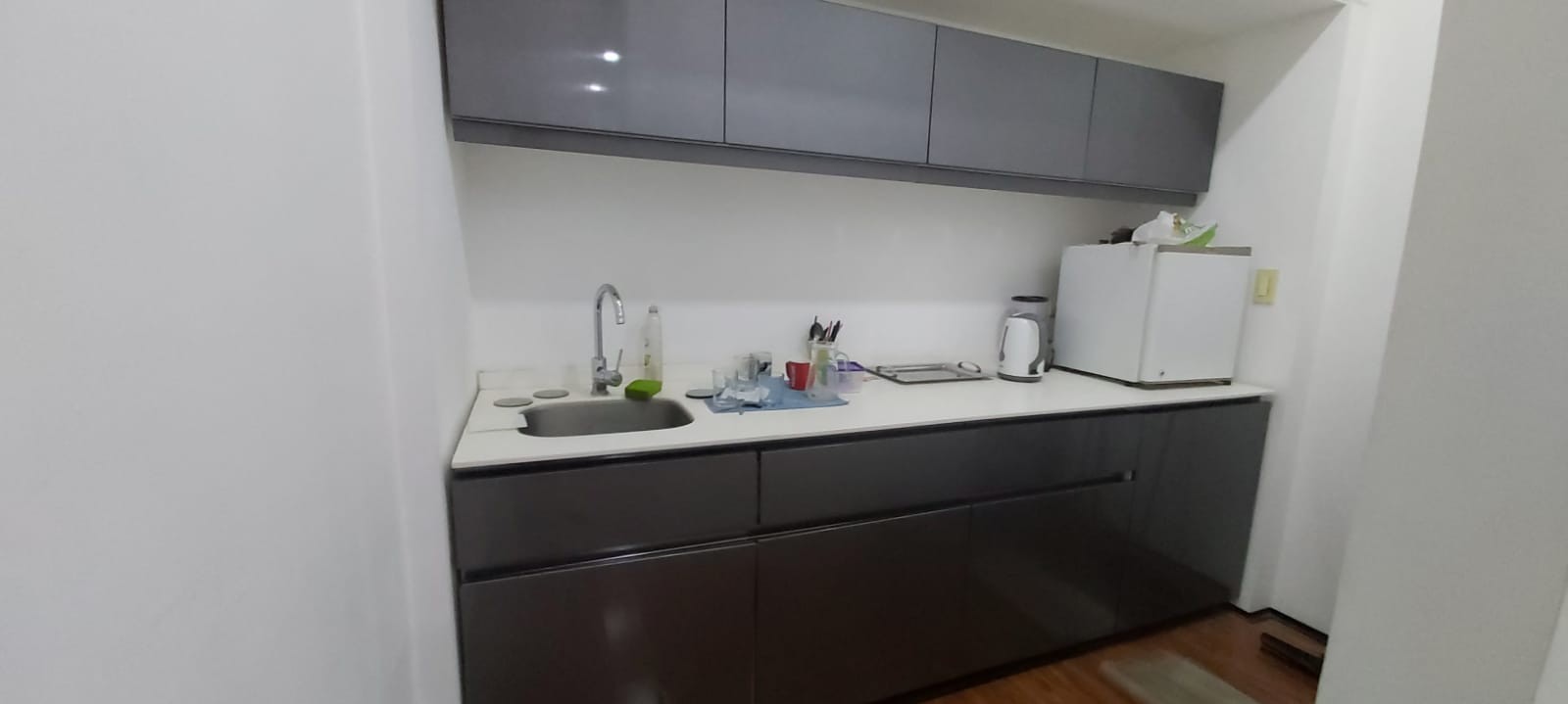 Oficina en AlquilerEDIFICIO SPAZIO, se encuentra en la zona Norte, por  la Av. Beni entre el 2do y 3er. anillo. 5 dormitorios 2 baños  Foto 13