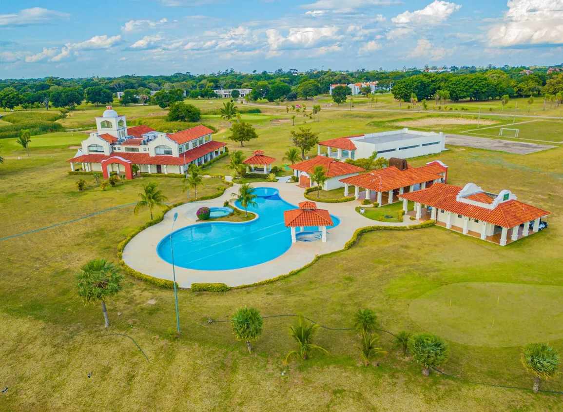 Terreno ¡OPORTUNIDAD ÚNICA! TERRENO EN ESQUINA EN VENTA EN CONDOMINIO CASA DE CAMPO COUNTRY CLUB 
 Foto 2