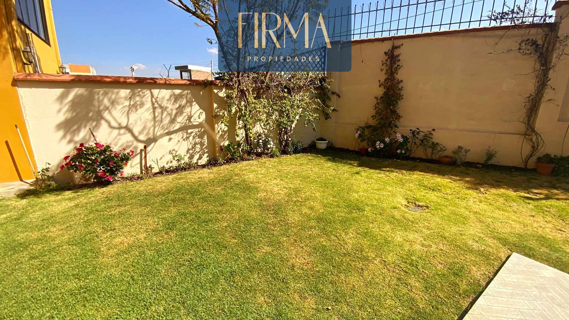 Casa en VentaLas Lomas de Achumani  3 dormitorios 3 baños 2 parqueos Foto 3